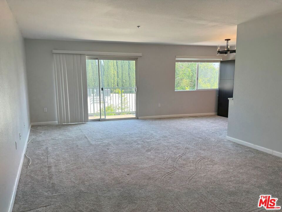 4501 Cedros Avenue 310 Property Photo 4