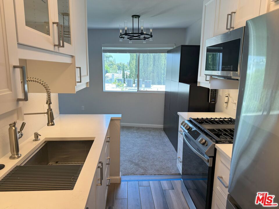 4501 Cedros Avenue 310 Property Photo 7