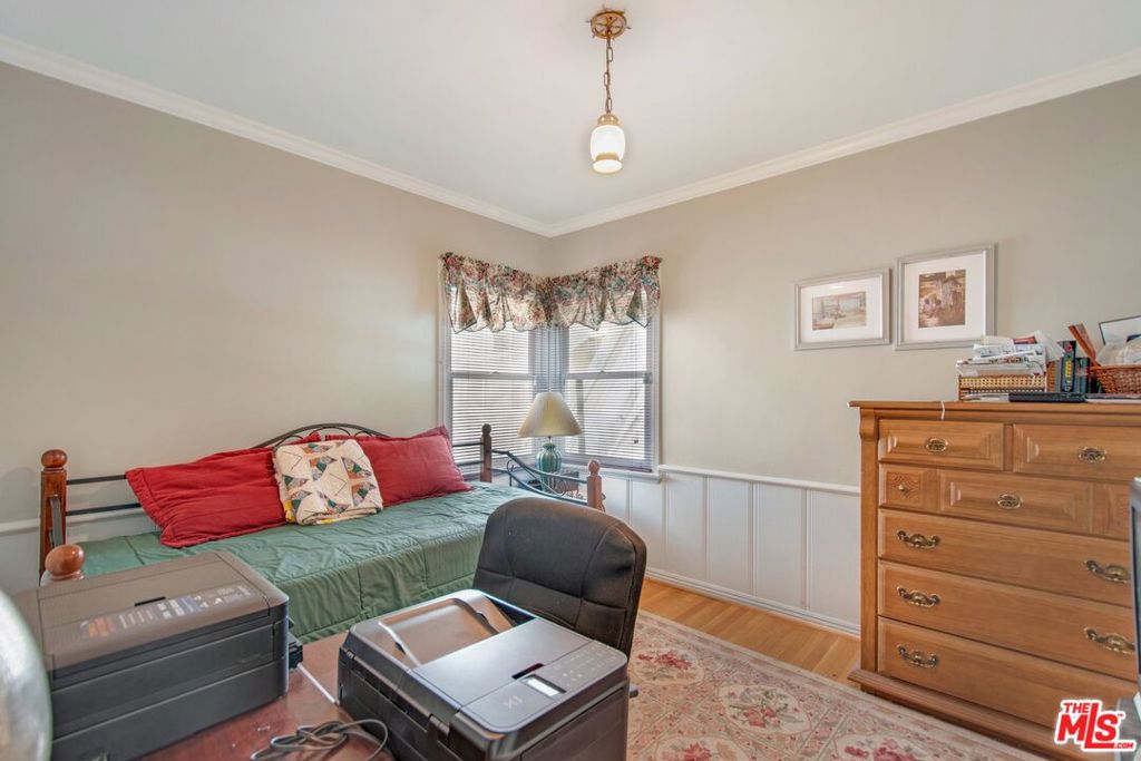 5038 Inadale Avenue Property Photo 19