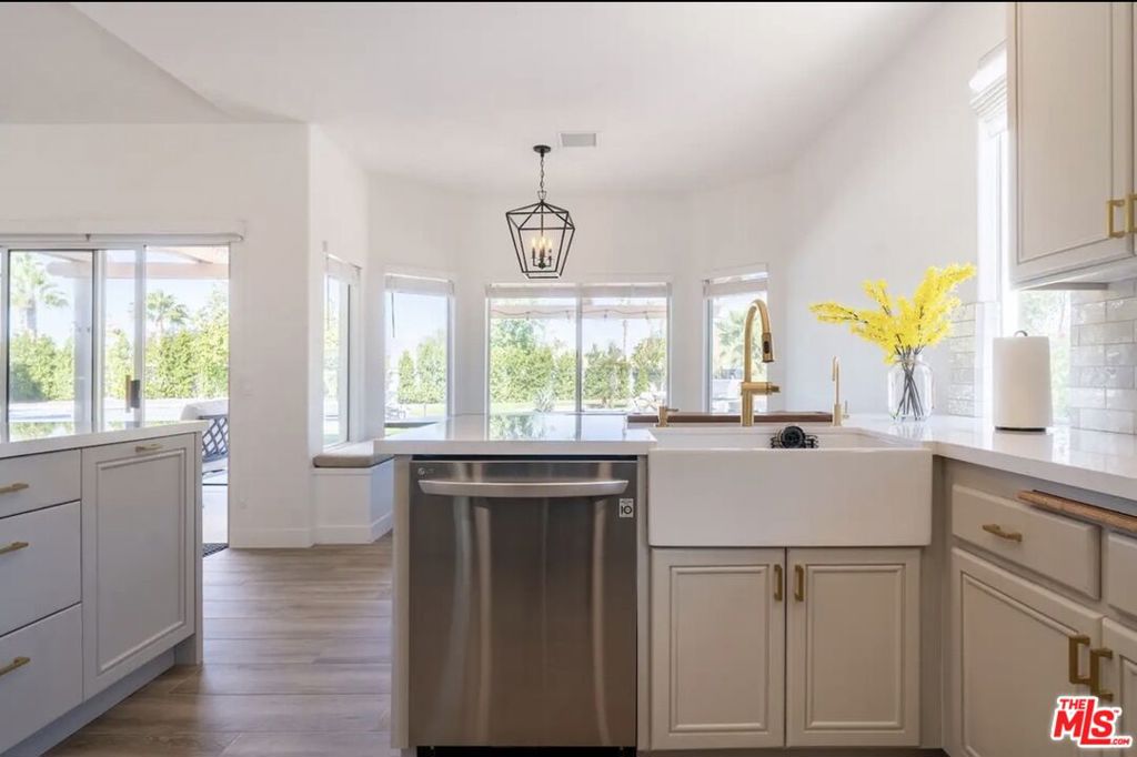 78590 Villeta Drive Property Photo 8