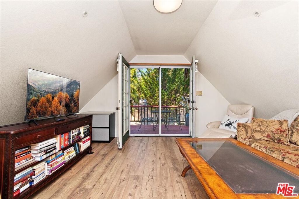 39226 N Shore Drive Property Photo 12