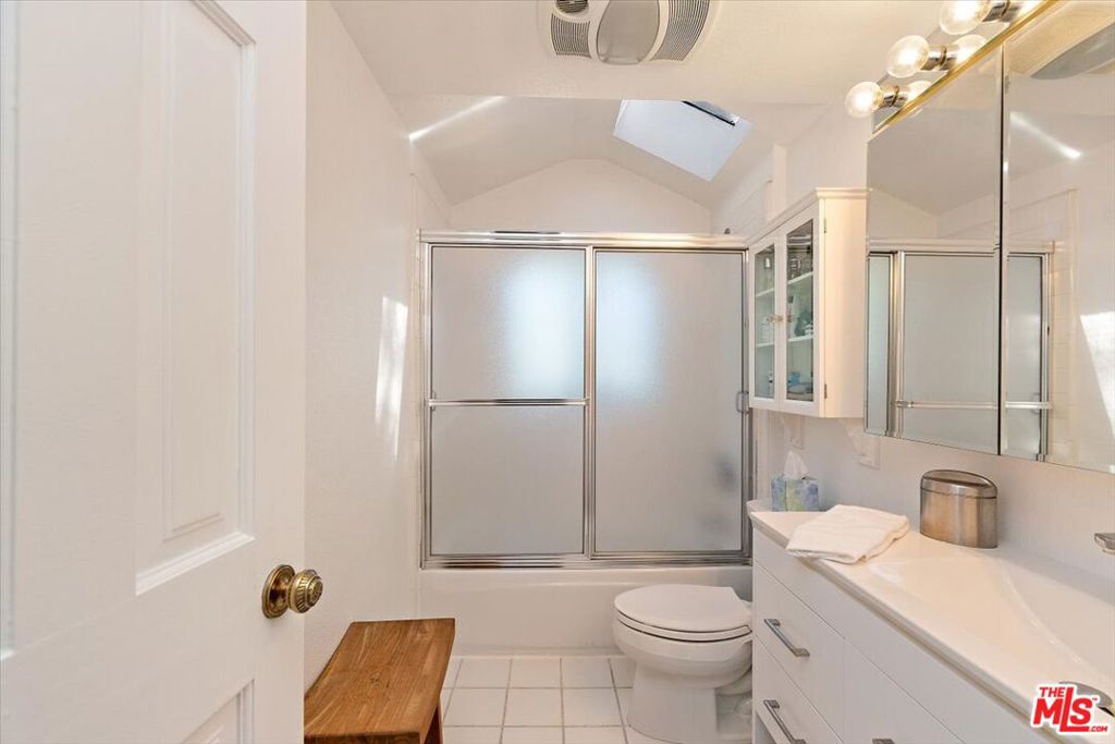 39226 N Shore Drive Property Photo 14