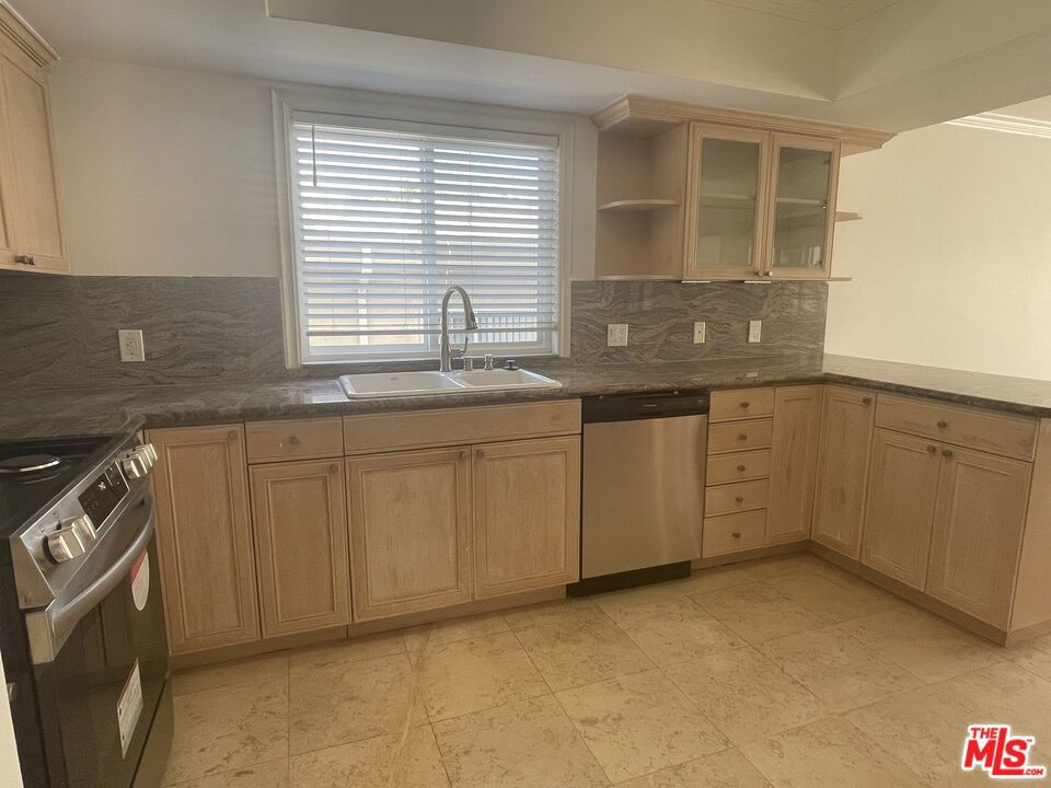 11842 Darlington Avenue 202 Property Photo 9