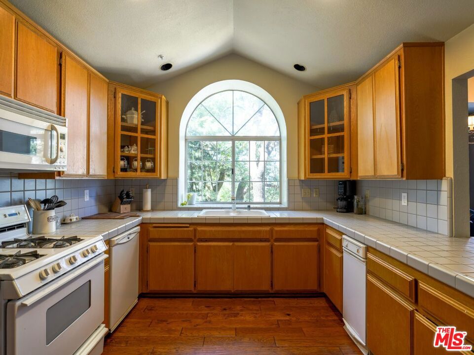 25274 North Road Property Photo 4