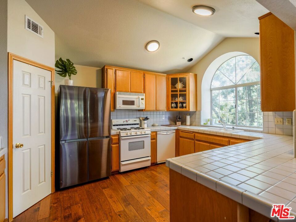 25274 North Road Property Photo 5