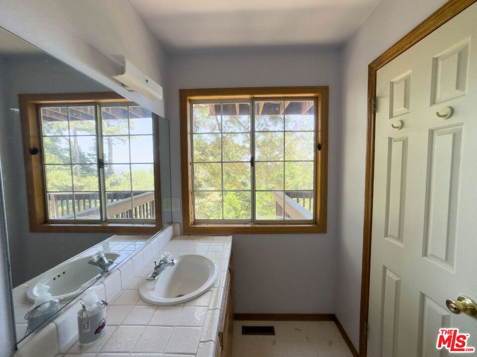 25274 North Road Property Photo 23