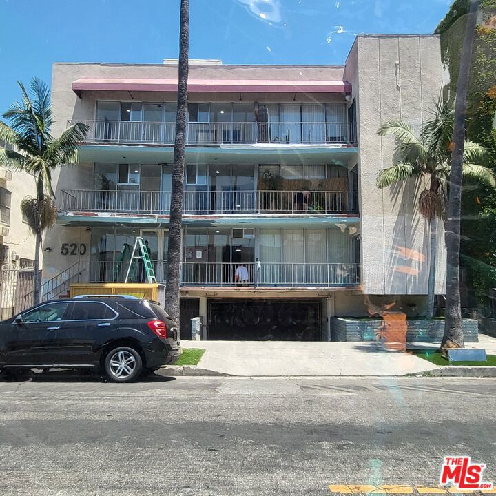 520 S Kenmore Avenue Property Photo 2