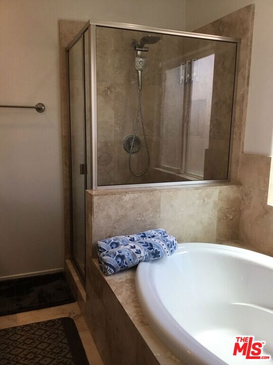 24409187 Property Photo 13