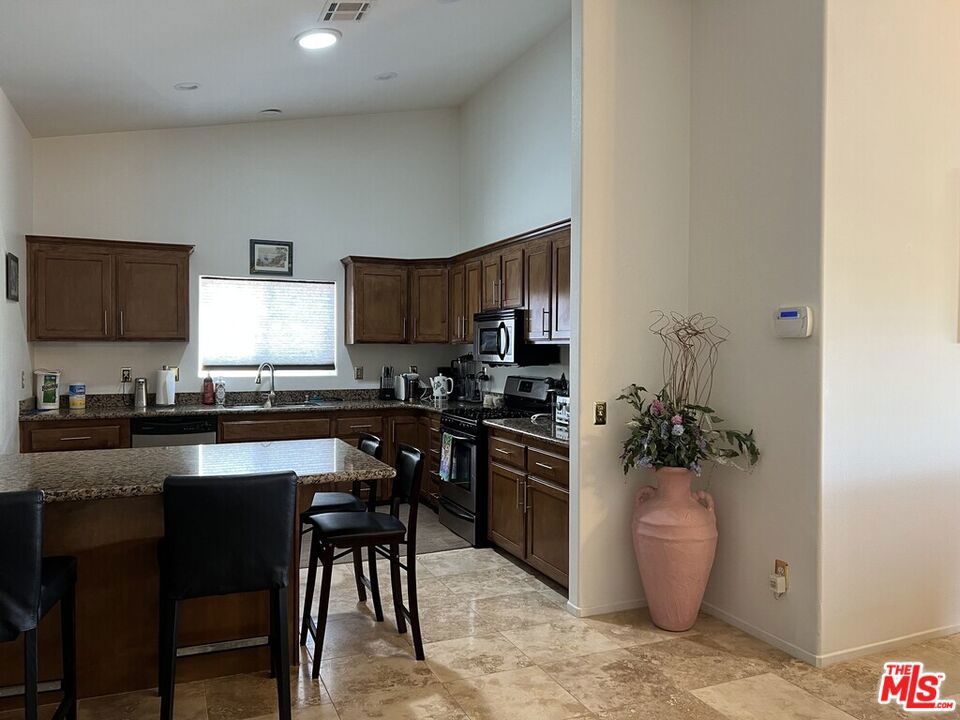 24409187 Property Photo 23