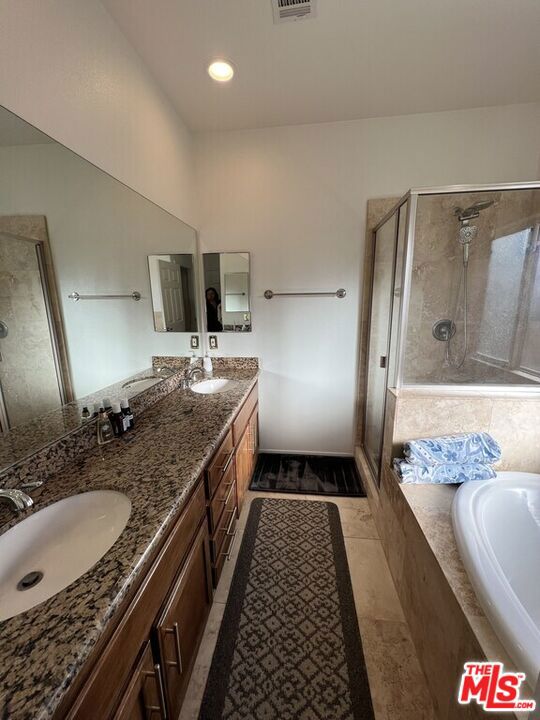 24409187 Property Photo 32