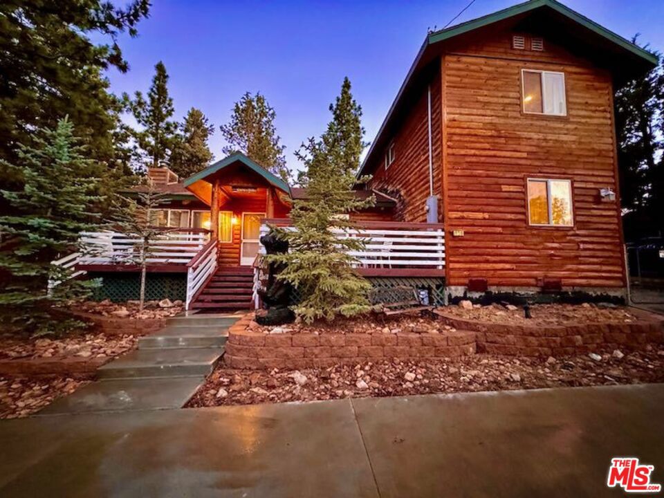 124 E Fairway Boulevard Property Photo 1