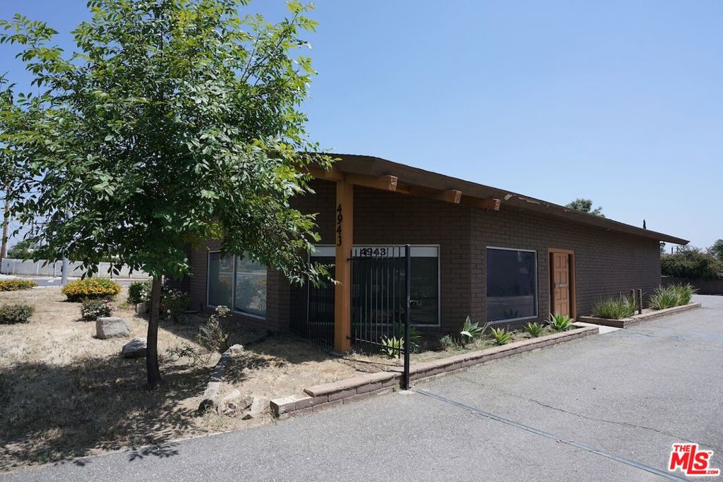 4943 La Sierra Avenue Property Photo
