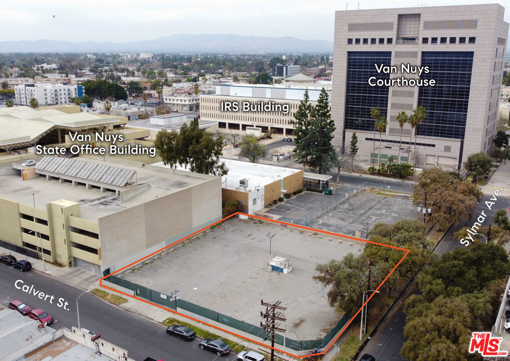 6167 Sylmar Avenue Property Photo