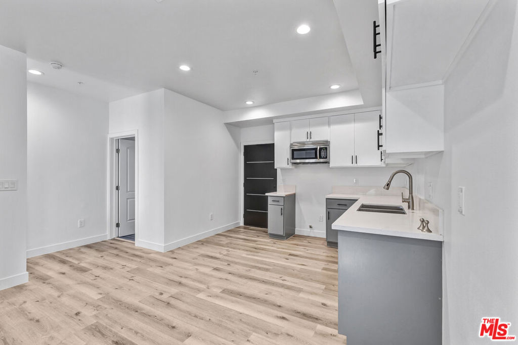 4647 W 18th Street Property Photo 5