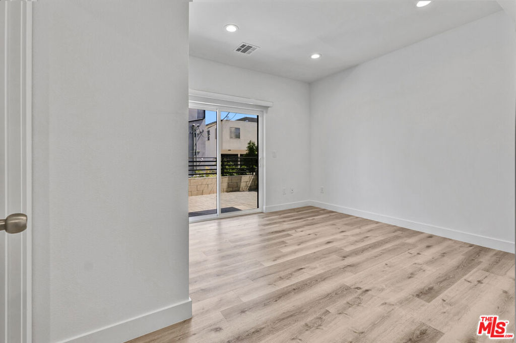 4647 W 18th Street Property Photo 8