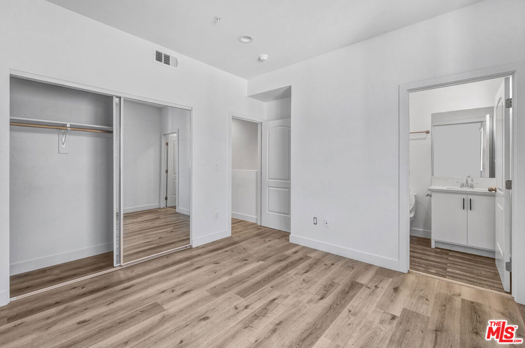 4647 W 18th Street Property Photo 12