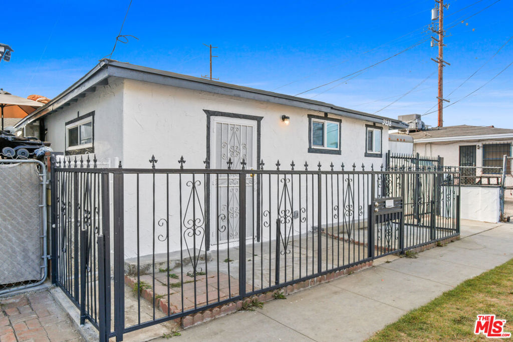 3238 Hill Street Property Photo 1