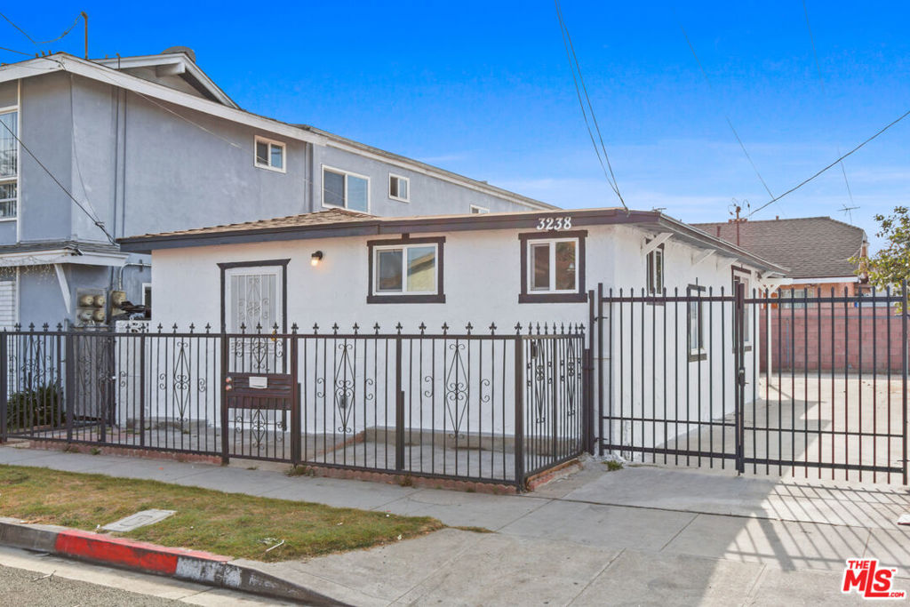 3238 Hill Street Property Photo 5