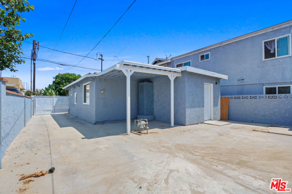 3238 Hill Street Property Photo 6