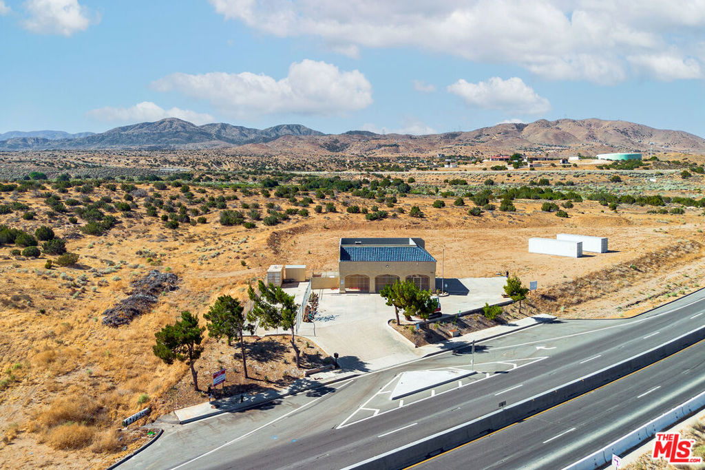 2660 Pearblossom Highway Property Photo
