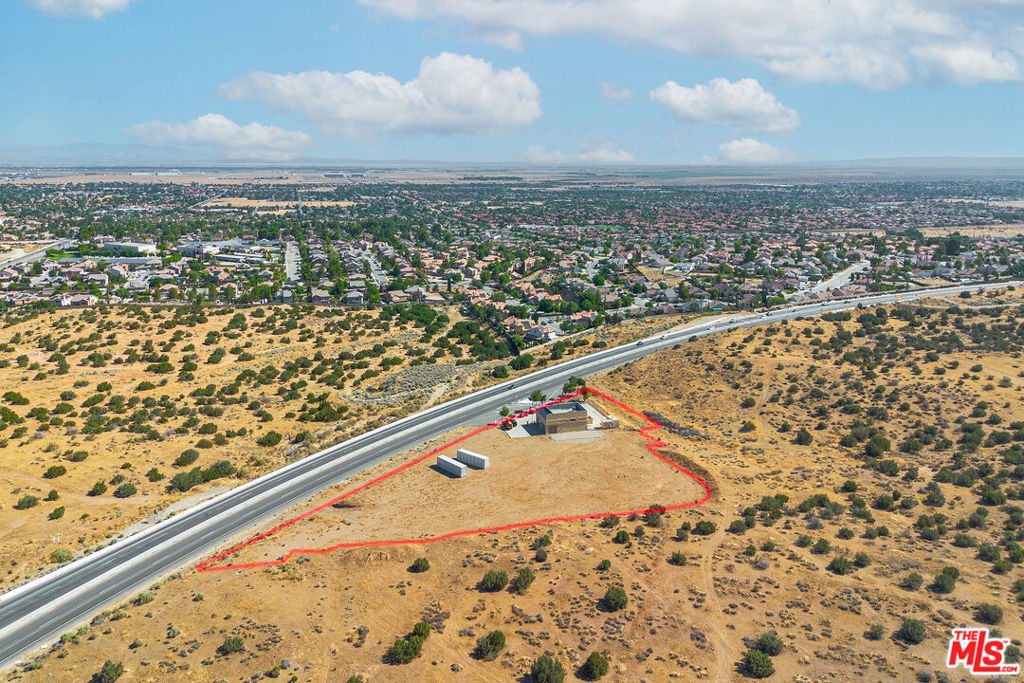 2660 Pearblossom Highway Property Photo 2