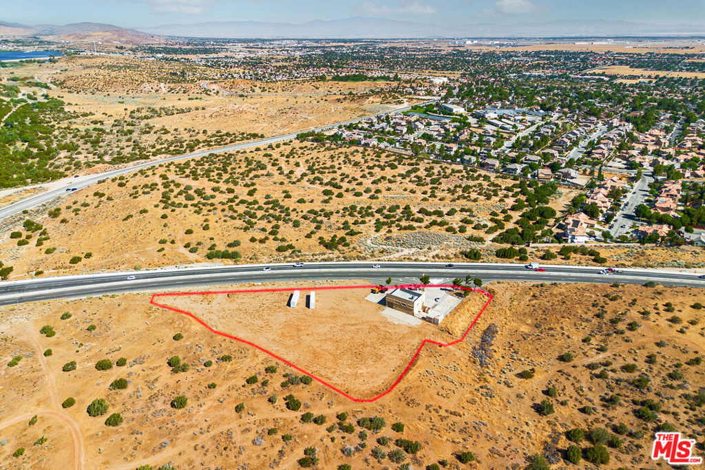 2660 Pearblossom Highway Property Photo 3