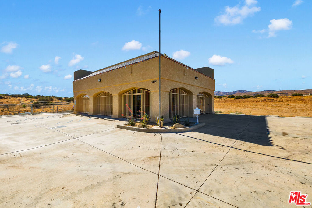 2660 Pearblossom Highway Property Photo 5