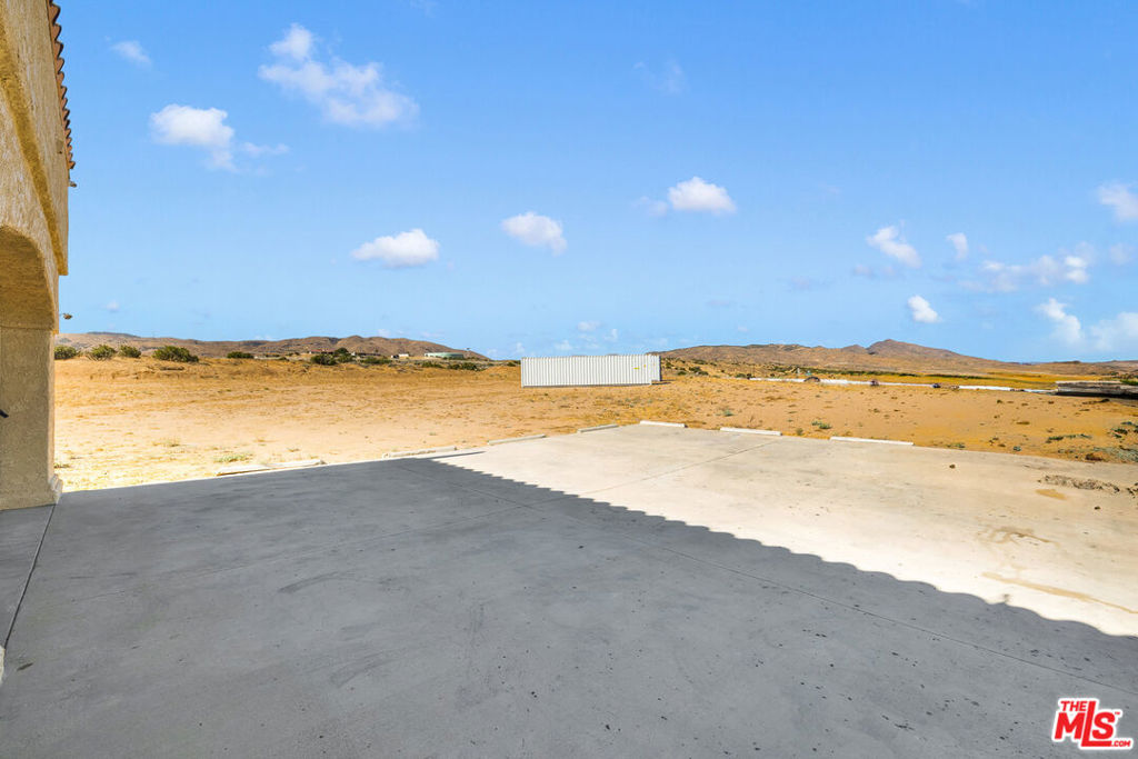 2660 Pearblossom Highway Property Photo 6