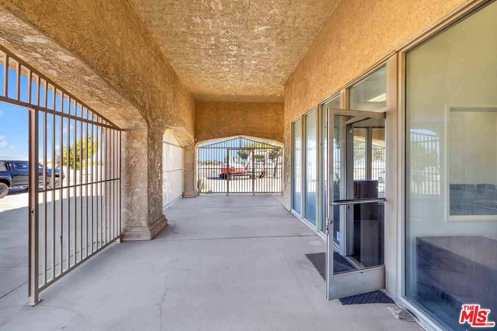2660 Pearblossom Highway Property Photo 11