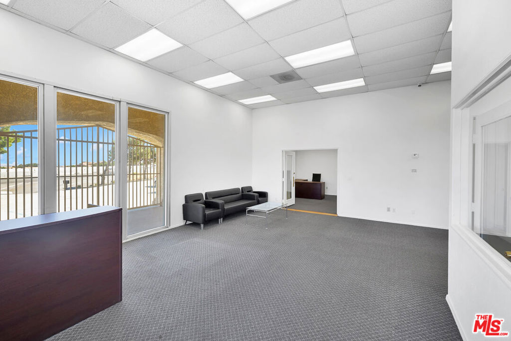 2660 Pearblossom Highway Property Photo 13