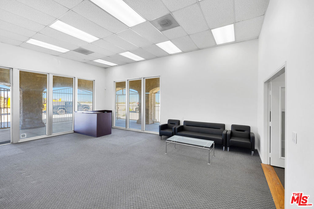 2660 Pearblossom Highway Property Photo 14