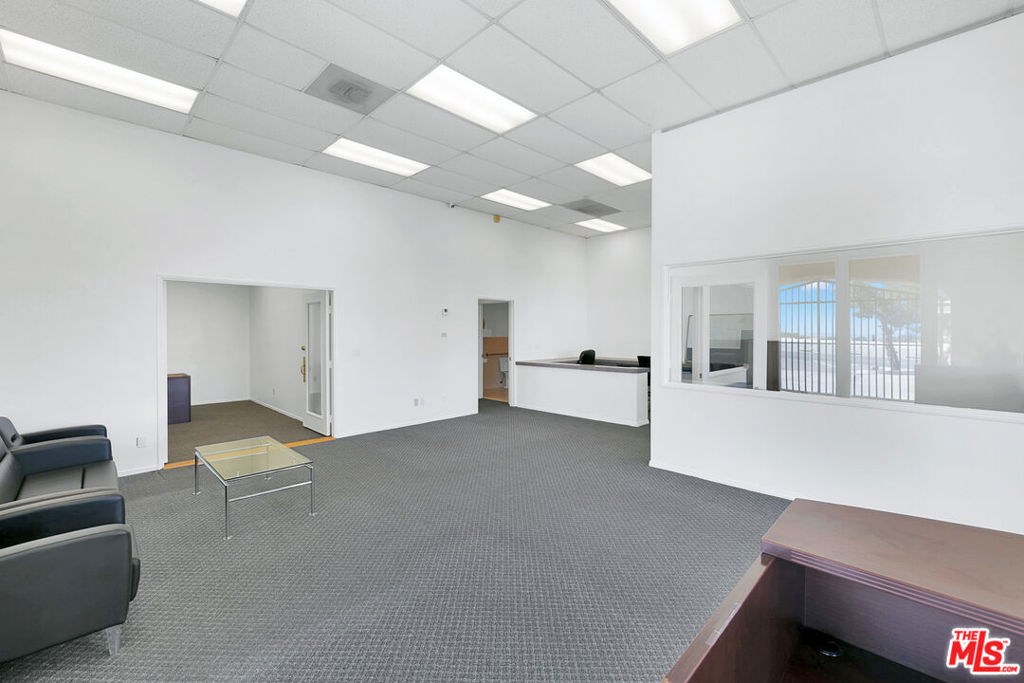 2660 Pearblossom Highway Property Photo 16