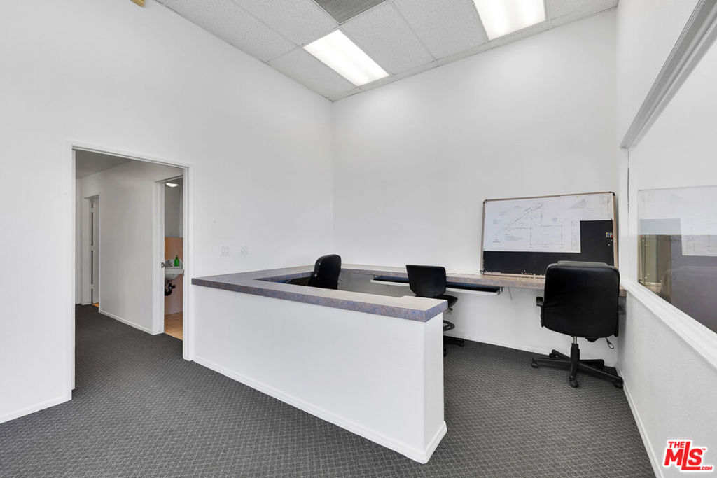 2660 Pearblossom Highway Property Photo 17