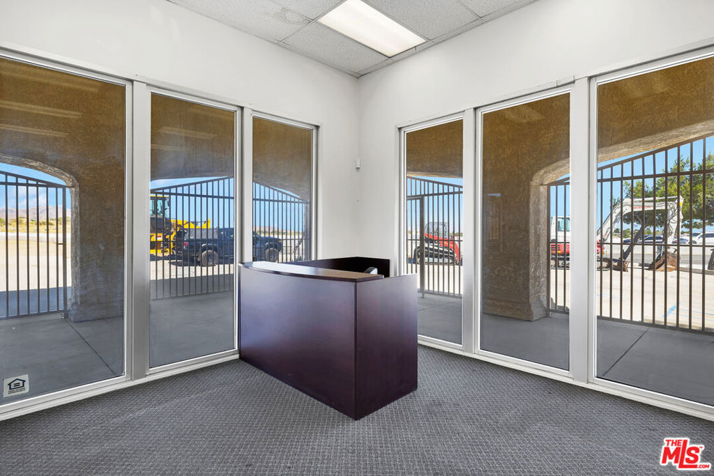 2660 Pearblossom Highway Property Photo 18