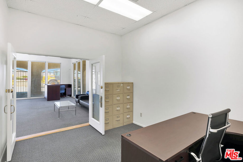 2660 Pearblossom Highway Property Photo 20