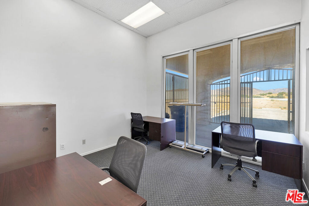 2660 Pearblossom Highway Property Photo 22