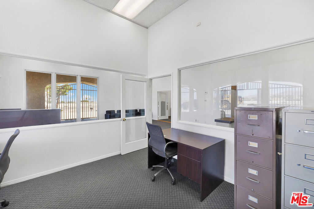 2660 Pearblossom Highway Property Photo 23