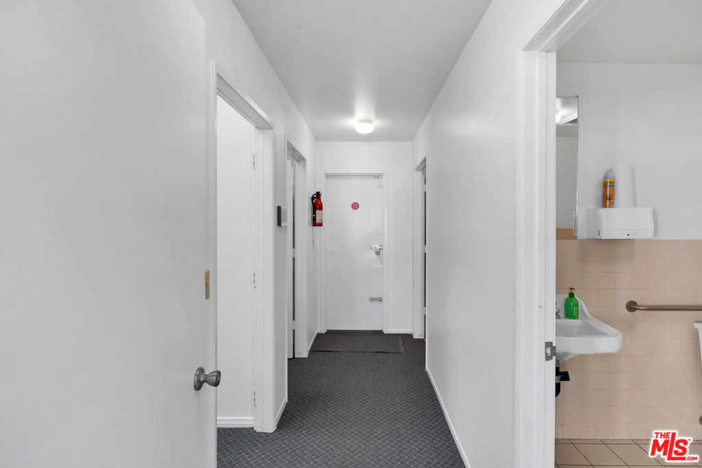 2660 Pearblossom Highway Property Photo 25