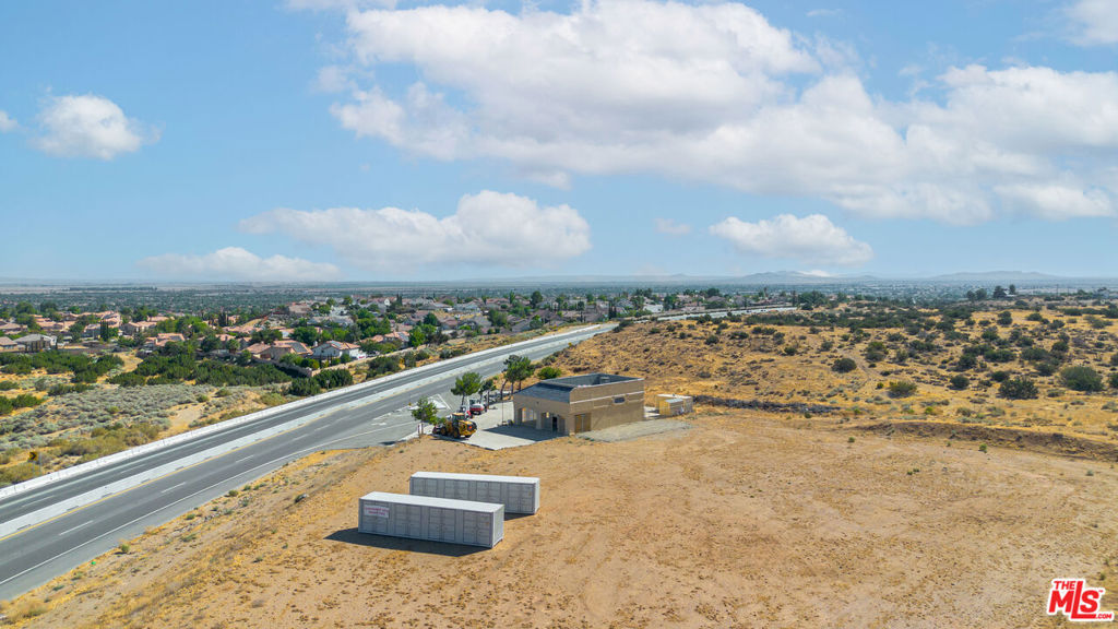2660 Pearblossom Highway Property Photo 33