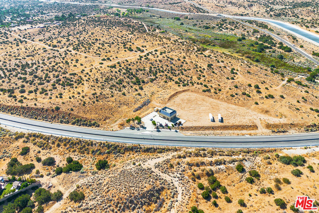2660 Pearblossom Highway Property Photo 37