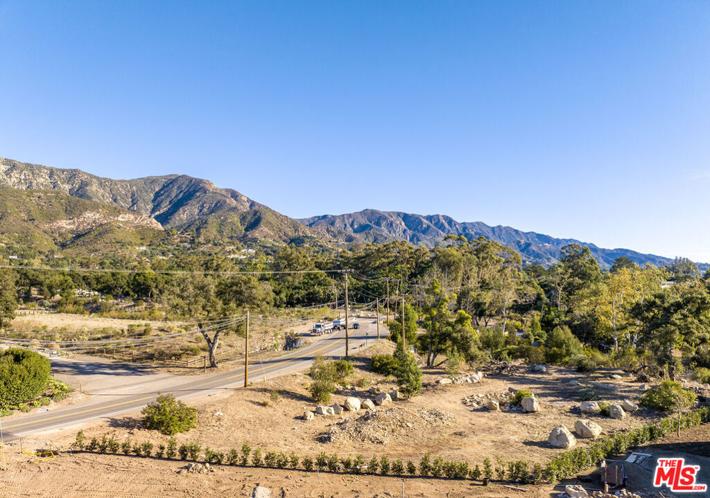 1725 E Valley Road Property Photo 2