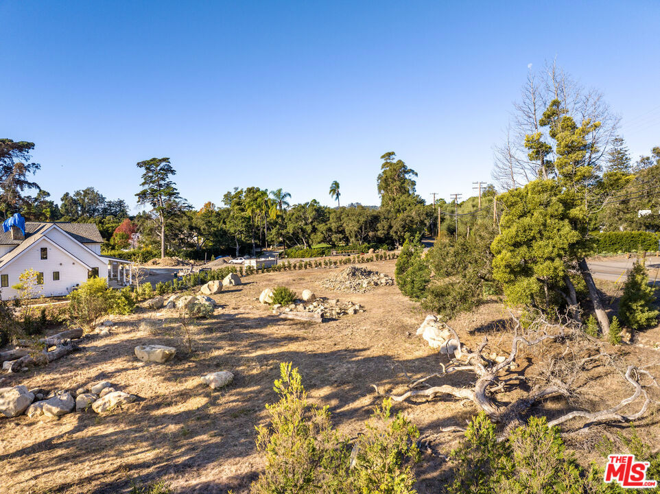 1725 E Valley Road Property Photo 10
