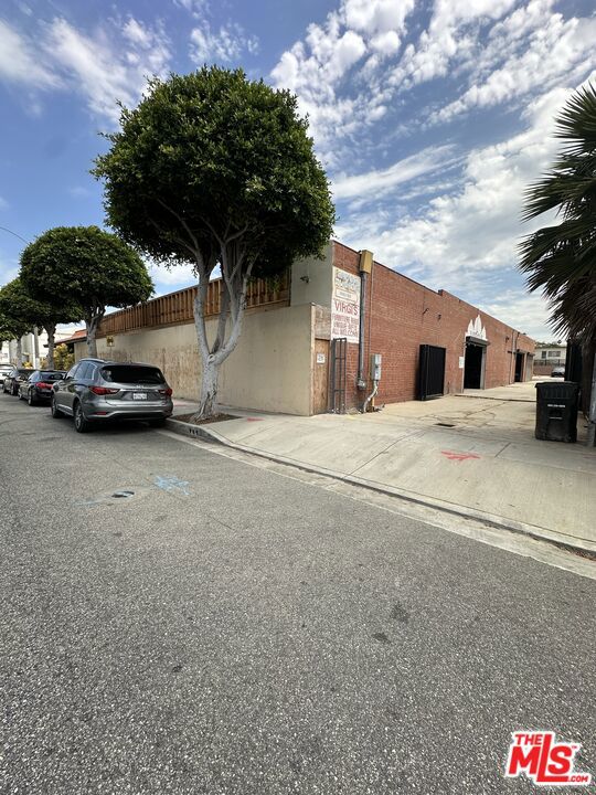 600 N La Brea Avenue Property Photo 2