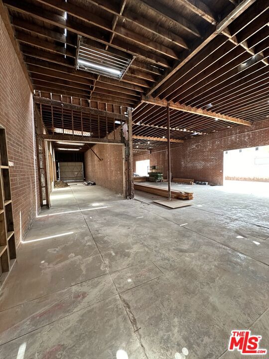 600 N La Brea Avenue Property Photo 3