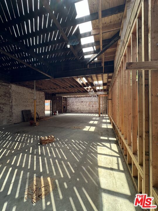 600 N La Brea Avenue Property Photo 4