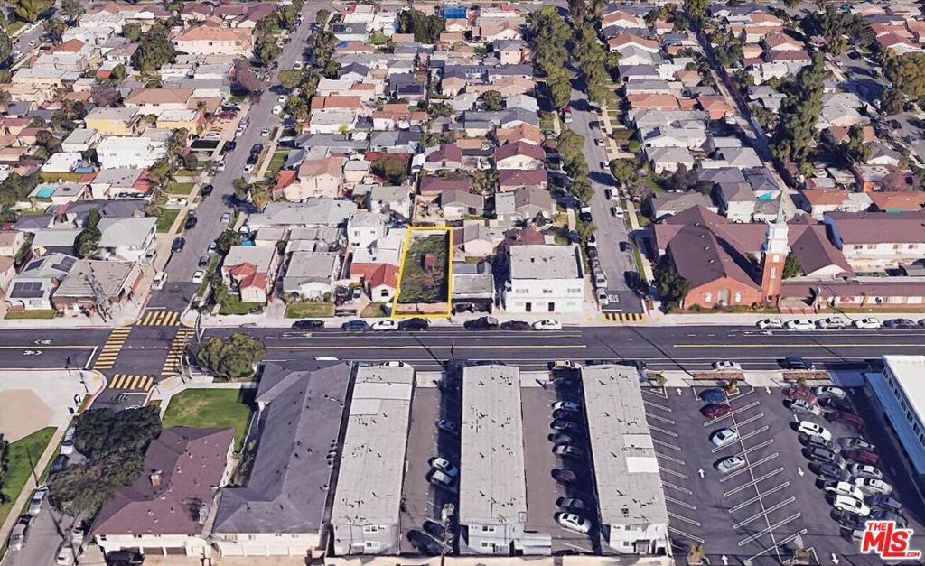 1065 E Market St Property Photo 2