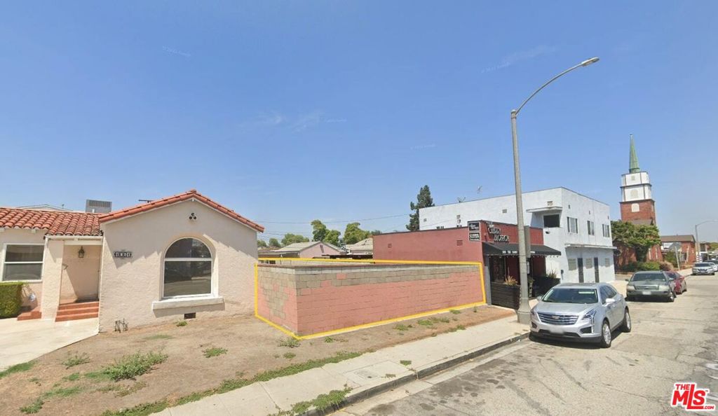 1065 E Market St Property Photo 5