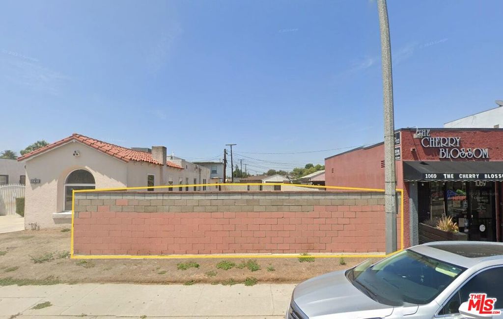 1065 E Market St Property Photo 7