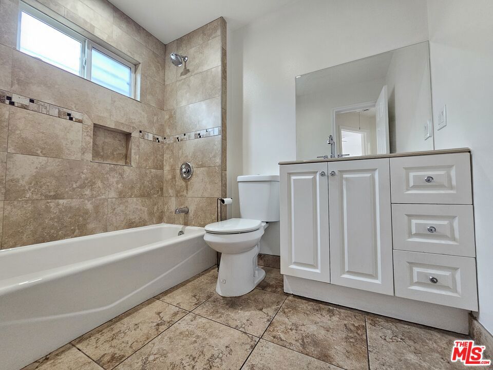 204 N Spring Avenue Property Photo 8