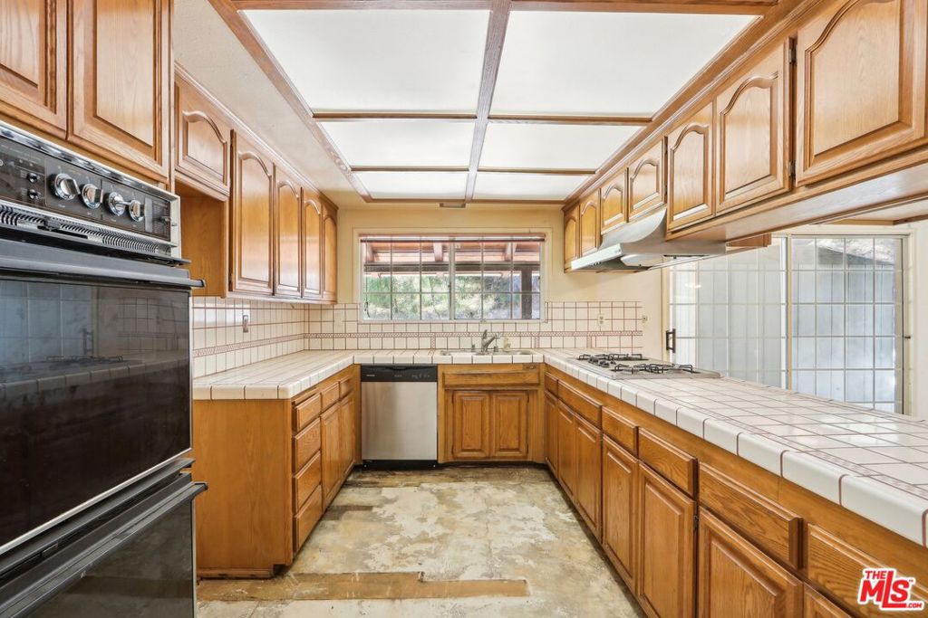 24910 John Fremont Road Property Photo 13
